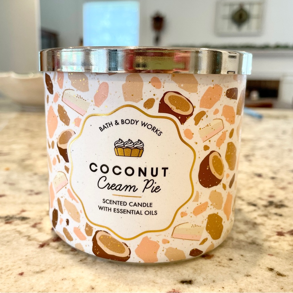 Bath and Body Works Coconut Cream Pie Candle New